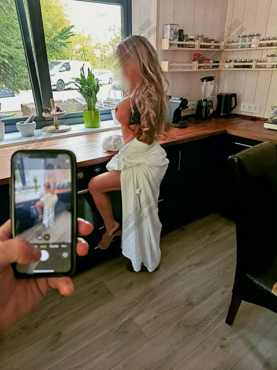 Jázmin - +36 70 244 2885 - melytorkos francia foto